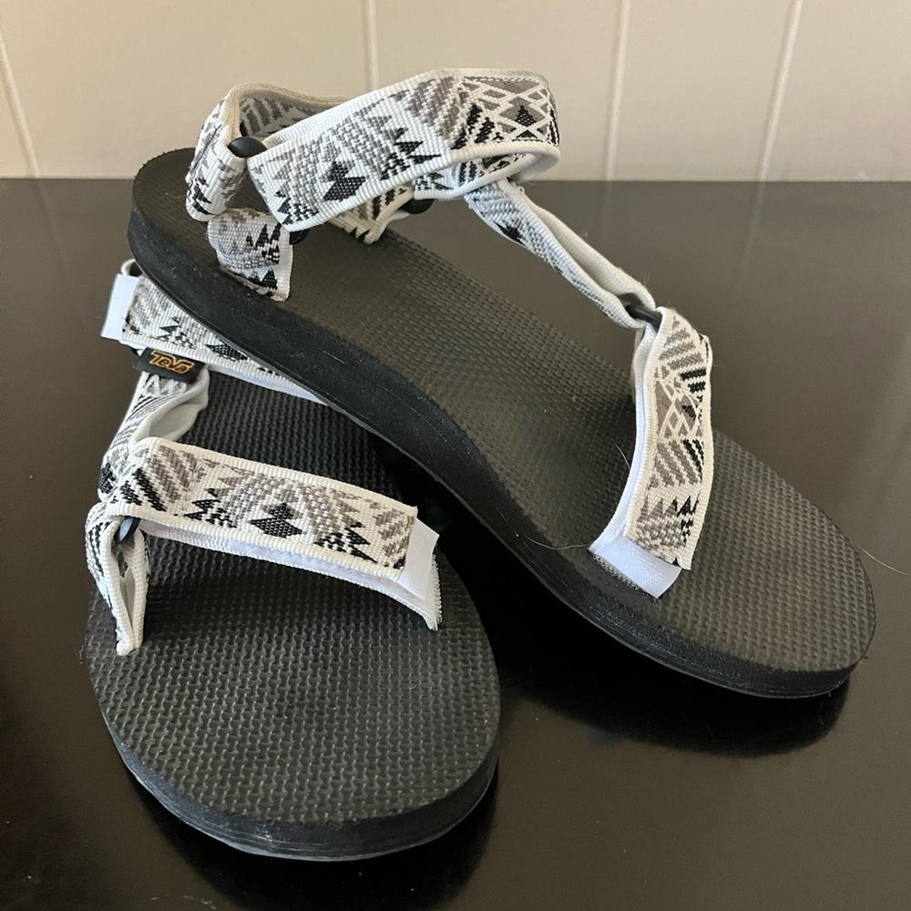 TEVA Women’s Original Universal Sandal size 8